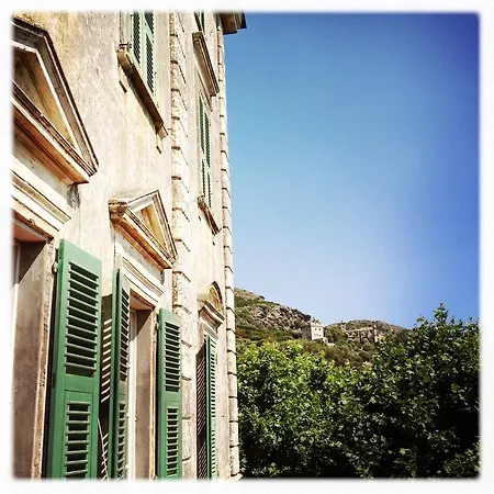 Palazzu Nicrosi בית הארחה 3*